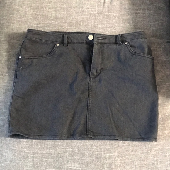 H&M Black Denim Skirt - Picture 1 of 2